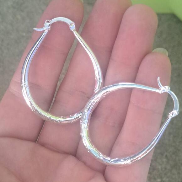 Large Silver Elegant Oval Hoop Earrings For Women - Picture 6 of 7